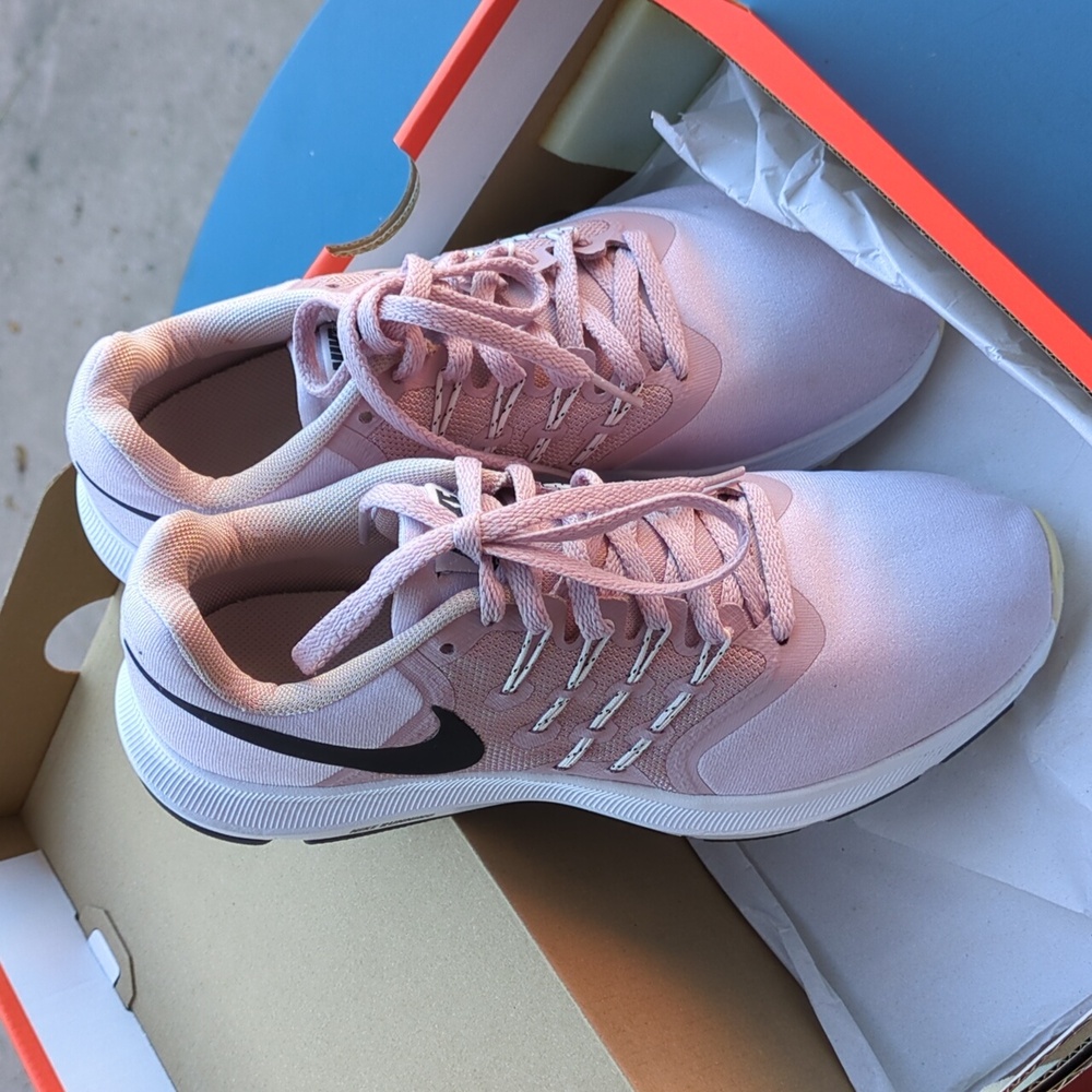 Nike Running shoes, Pink Color, Size 8 - Picture 3 of 8